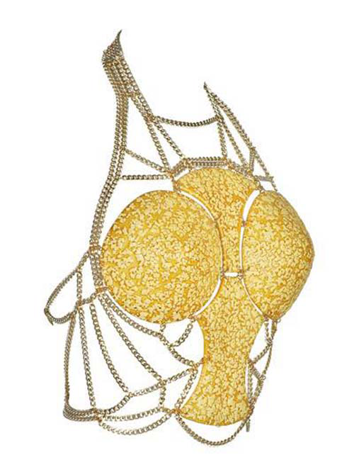 Huyền Ny gây sốc khi nhái Madonna ngày đầu xuân