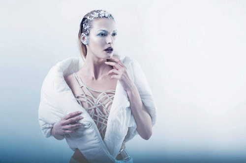 Huyền Ny gây sốc khi nhái Madonna ngày đầu xuân