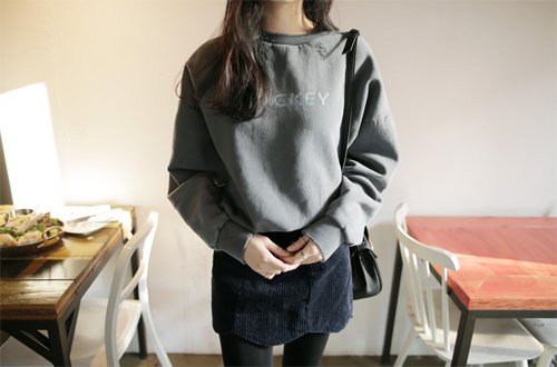 Cách mặc váy ngắn thoải mái không sợ hớ hênh.