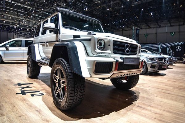 Mercedes-Benz G500 4×4²: Nặng 3 tấn nhưng không hề chậm