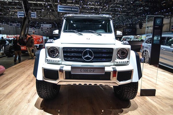 Mercedes-Benz G500 4×4²: Nặng 3 tấn nhưng không hề chậm