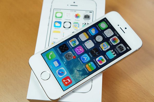 iPhone 5S khan hàng diện rộng dịp đầu năm 