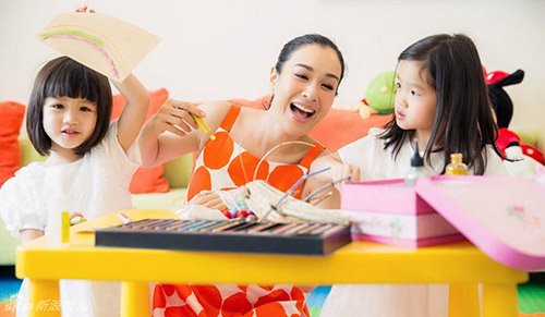 Cách nói chuyện với con chỉ mẹ thông minh mới biết