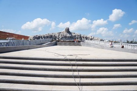 Ngắm tượng đài Mẹ Việt Nam anh hùng lớn nhất nước