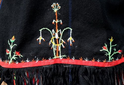 Những họa tiết độc đáo được trang trí trên trang phục của người Ba Na