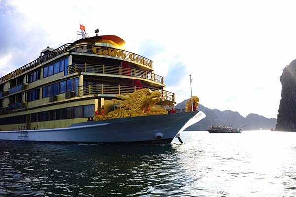 Chuyến du lịch đẳng cấp trên tàu 5 sao lớn nhất Hạ Long