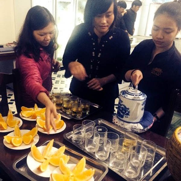 Công chức, dân nghèo Hà Nội đổ xô ăn tiệc chay miễn phí 