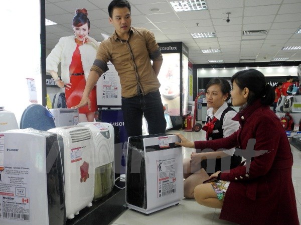 Mưa phùn kéo dài, máy sấy quần áo, máy hút ẩm đắt khách ở Hà Nội
