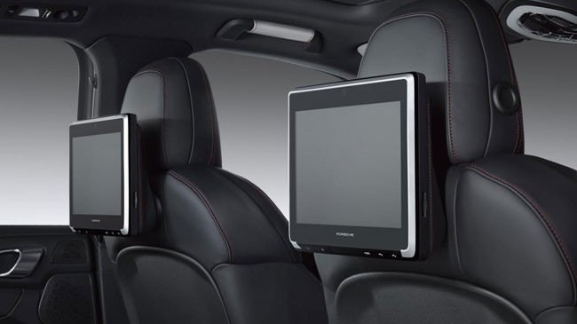 Porsche tung hệ thống giải trí ghế sau mới cho 3 xe “hot”