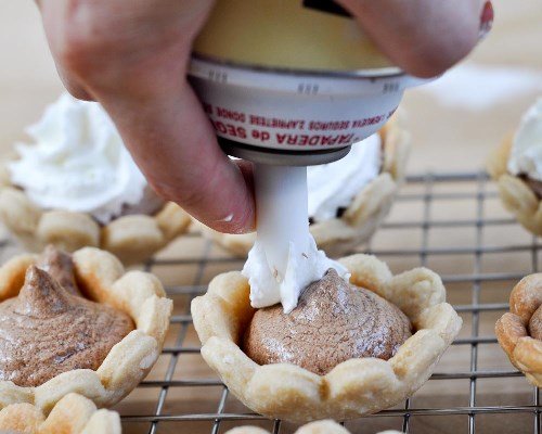 Trổ tài làm bánh nướng sôcôla mini ngon mê ly