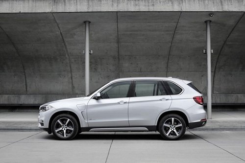 BMW X5 phiên bản “ngốn” 3,3 lít/100 km trình làng