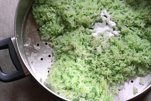 Đãi cả nhà bữa sáng với xôi lá dứa