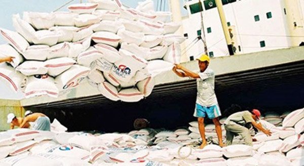 Trung Quốc giở chiêu dìm giá gạo