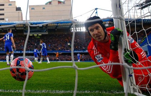 Chelsea công bố giá bán Petr Cech