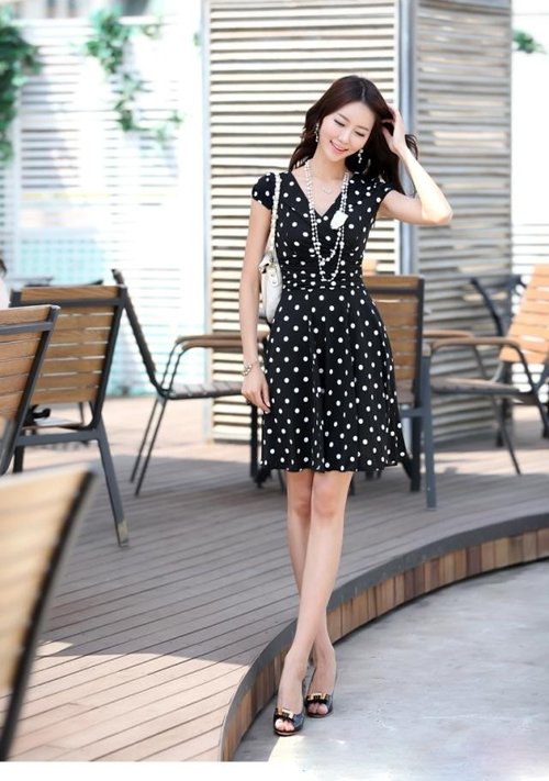 Đầu tuần tươi trẻ với váy chấm bi xuân hè 2015 