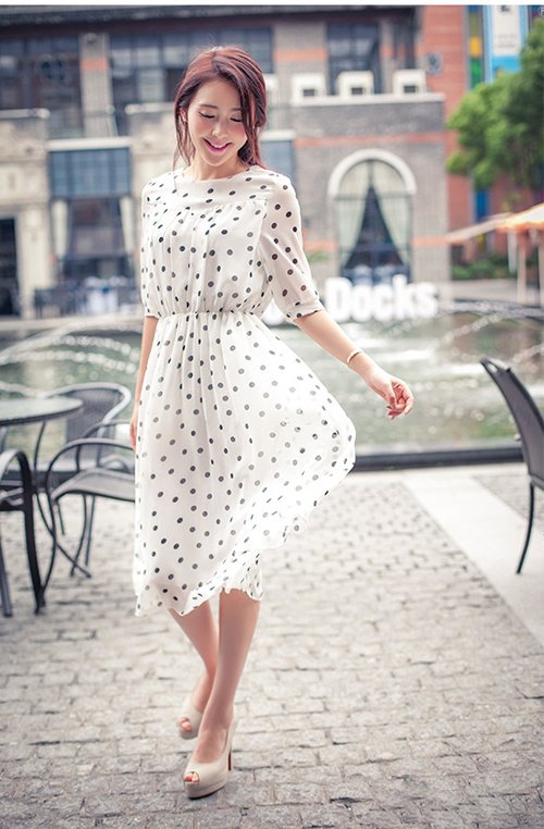 Đầu tuần tươi trẻ với váy chấm bi xuân hè 2015 