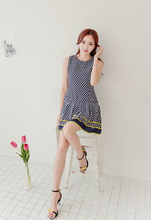 Đầu tuần tươi trẻ với váy chấm bi xuân hè 2015 