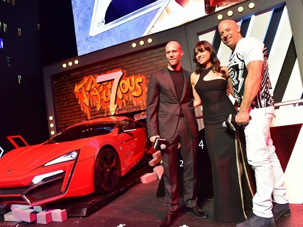 Bom tấn "Fast & Furious 7" dùng cả siêu xe trị giá 3,5 triệu USD