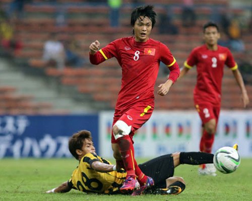 HLV Miura nói về tương lai của tiền vệ Tuấn Anh trên tuyển Việt Nam