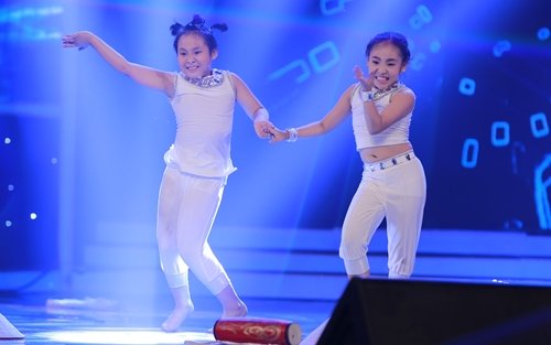 Cậu bé “Thị Mầu” òa khóc khi đăng quang VN's got talent