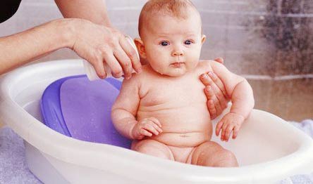 Lưu ý khi tắm cho trẻ sơ sinh
