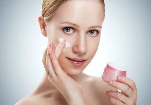 Mẹo trang điểm cho nàng da dầu ngày hè