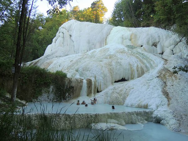 10 hồ bơi bậc thang mê hoặc du khách