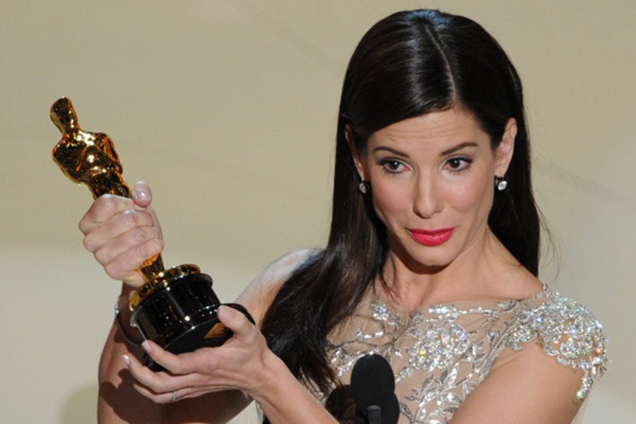 Sandra Bullock giành danh hiệu người phụ nữ đẹp nhất thế giới