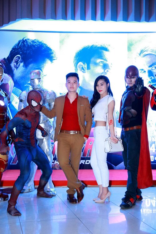 Hoàng Phi Mạnh bảnh bao bên Linh Lê trong buổi ra mắt phim “Avengers: Đế chế Ultron”