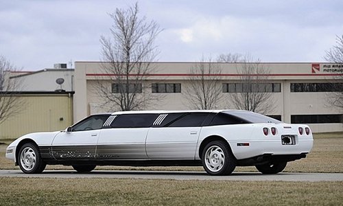 Choáng với Chevrolet Corvette Limousine "dài ngoằng"