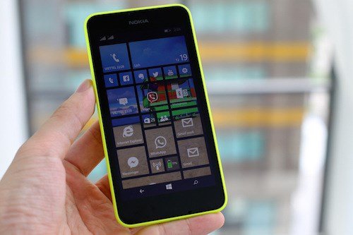 9 smartphone giảm giá mạnh trong tháng 4