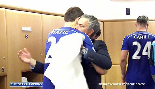 Chelsea “lên đỉnh”, Mourinho sướng “phát điên”