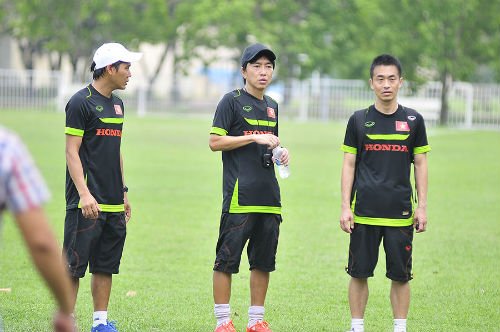 HLV Miura “đóng cửa” với báo chí