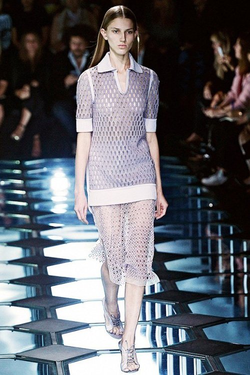 Áo polo và chân váy: Cặp đôi gây “sốt” sàn diễn Xuân Hè 2015