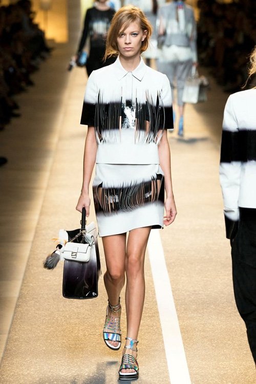 Áo polo và chân váy: Cặp đôi gây “sốt” sàn diễn Xuân Hè 2015