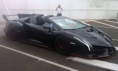 Đại gia vùng lãnh thổ tậu siêu xe triệu đô Lamborghini Veneno Roadster