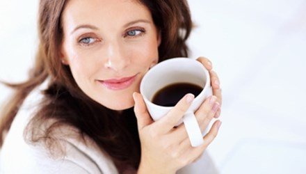 Phụ nữ uống cà phê ít bị ù tai