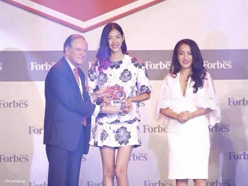 Hoàng Thùy là mẫu duy nhất lọt top "anh tài U30" VN