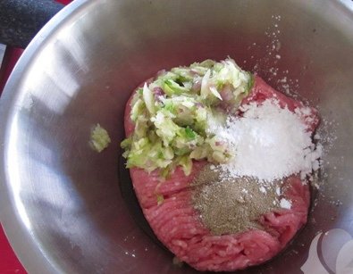 Khéo tay với món nem lụi nướng thơm ngon