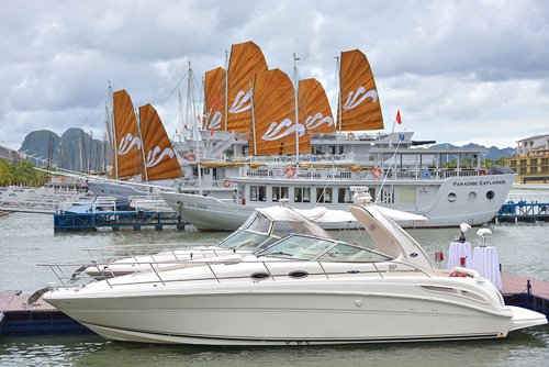 Paradise Cruises Hạ Long dành 3000 vé khuyến mại từ 0 đồng dịp hè 2015