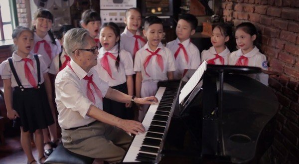 Xúc động khi xem MV "Ai yêu Bác Hồ Chí Minh hơn thiếu niên nhi đồng"