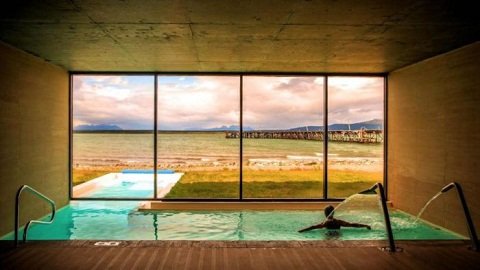 Những bể bơi trong khách sạn độc đáo nhất thế giới