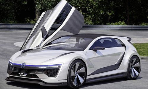 Volkswagen Golf phiên bản “cửa cánh chim”, tiêu thụ xăng như xe máy số