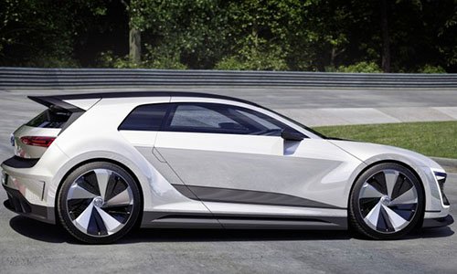 Volkswagen Golf phiên bản “cửa cánh chim”, tiêu thụ xăng như xe máy số