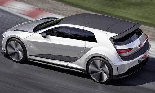 Volkswagen Golf phiên bản “cửa cánh chim”, tiêu thụ xăng như xe máy số