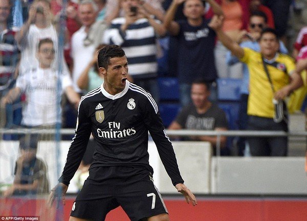 Chiếc giày vàng châu Âu khó thoát khỏi tay Ronaldo
