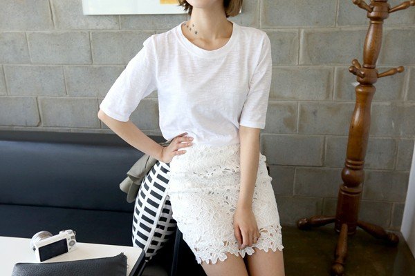 Mẹo chọn trang phục giúp dẹp bỏ "rào cản" da ngăm & dáng lùn