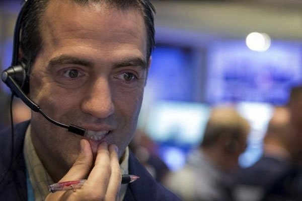 Chứng khoán Mỹ duy trì kỷ lục sau số liệu nhà ở