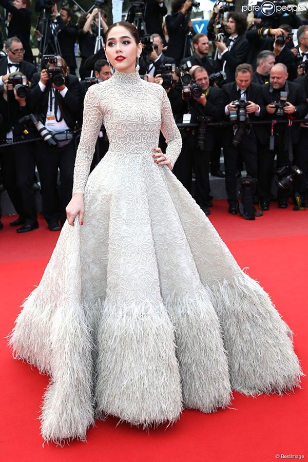 Mỹ nhân Thái Lan diện đầm cưới trên thảm đỏ Cannes