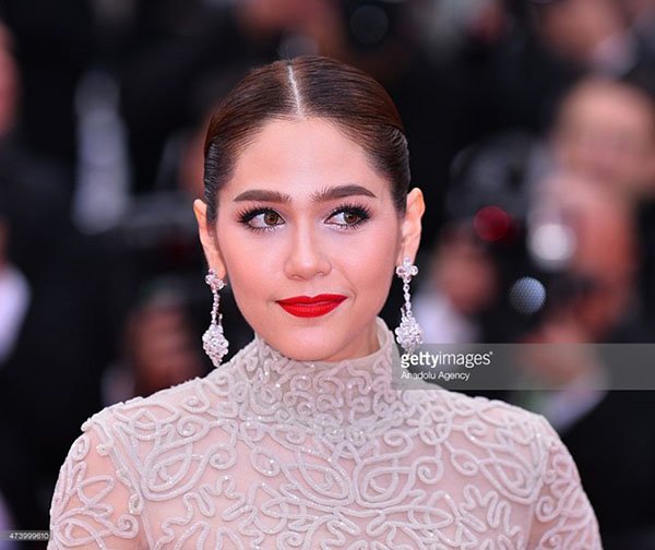 Mỹ nhân Thái Lan diện đầm cưới trên thảm đỏ Cannes